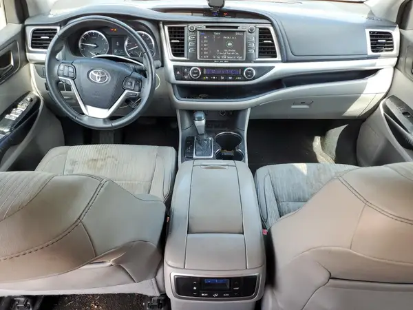 5TDZKRFH8GS135219 2016 TOYOTA HIGHLANDER - Image 8
