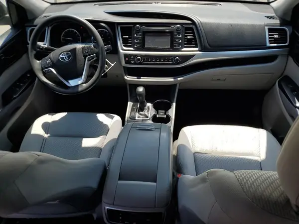 5TDZKRFH8GS142820 2016 TOYOTA HIGHLANDER - Image 8