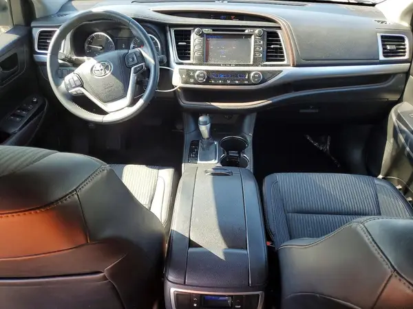 5TDZKRFH8GS148052 2016 TOYOTA HIGHLANDER - Image 8