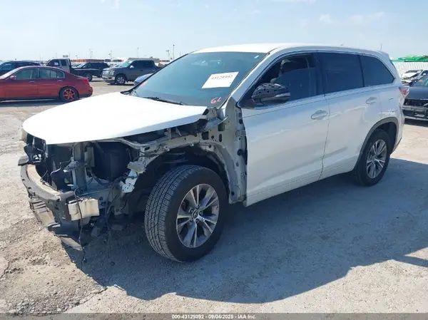 5TDZKRFH8GS158631 2016 TOYOTA HIGHLANDER - Image 2