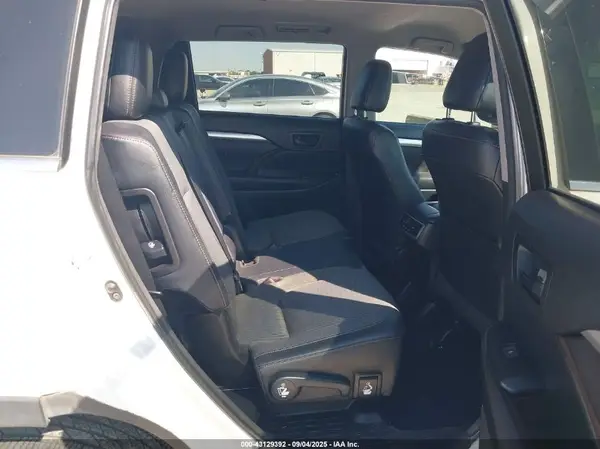 5TDZKRFH8GS158631 2016 TOYOTA HIGHLANDER - Image 8