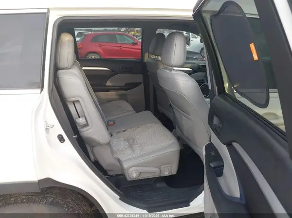 5TDZKRFH8GS162470 2016 TOYOTA HIGHLANDER - Image 8