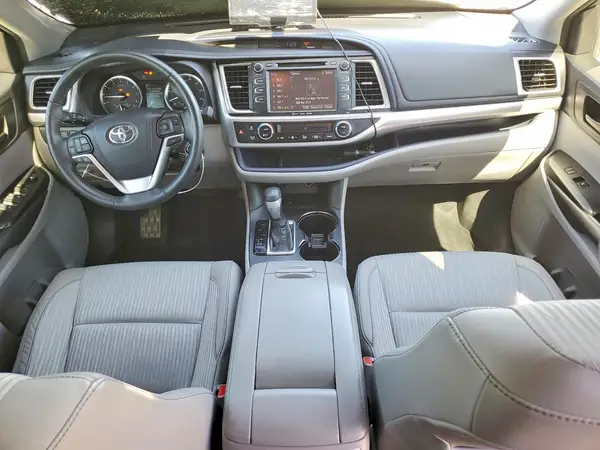 5TDZKRFH8GS173940 2016 TOYOTA HIGHLANDER - Image 8