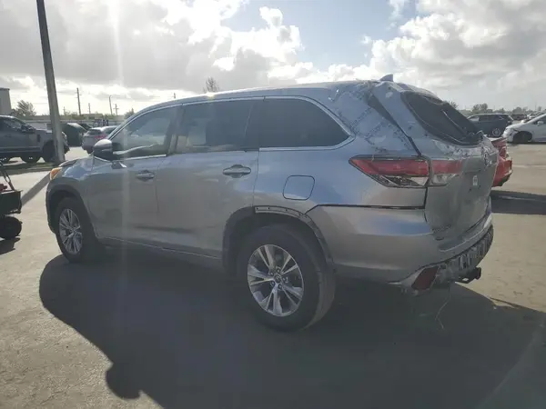 5TDZKRFH8GS179768 2016 TOYOTA HIGHLANDER - Image 2