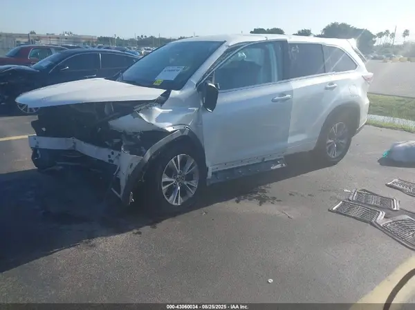 5TDZKRFH9GS121703 2016 TOYOTA HIGHLANDER - Image 2