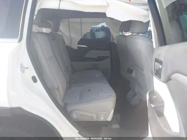 5TDZKRFH9GS121703 2016 TOYOTA HIGHLANDER - Image 8