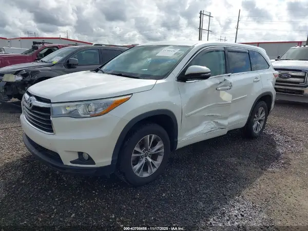 5TDZKRFH9GS129882 2016 TOYOTA HIGHLANDER - Image 2