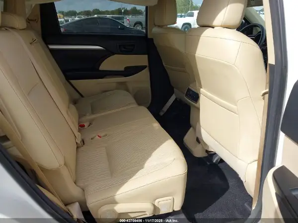 5TDZKRFH9GS129882 2016 TOYOTA HIGHLANDER - Image 8
