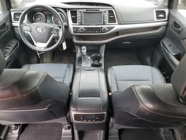 5TDZKRFH9GS165569 2016 TOYOTA HIGHLANDER - Image 8