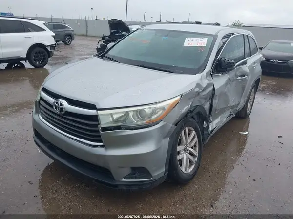 5TDZKRFH9GS171548 2016 TOYOTA HIGHLANDER - Image 2