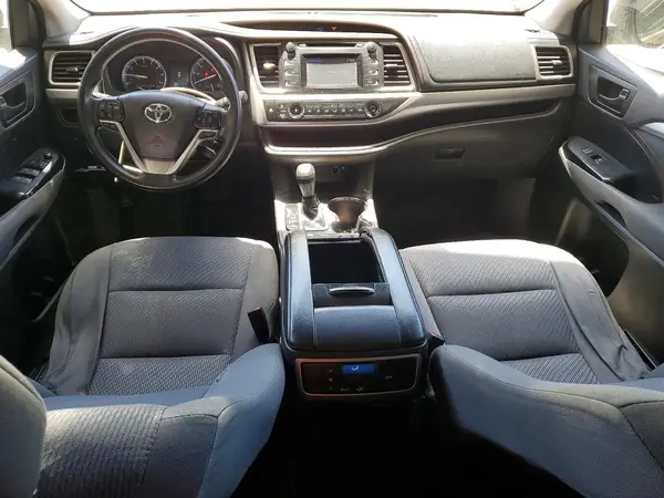 5TDZKRFH9GS174689 2016 TOYOTA HIGHLANDER - Image 8