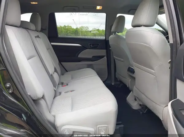 5TDZKRFH9GS175700 2016 TOYOTA HIGHLANDER - Image 8
