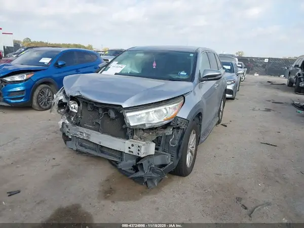 5TDZKRFH9GS175938 2016 TOYOTA HIGHLANDER - Image 2