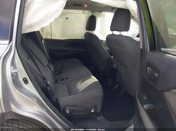 5TDZKRFH9GS175938 2016 TOYOTA HIGHLANDER - Image 8