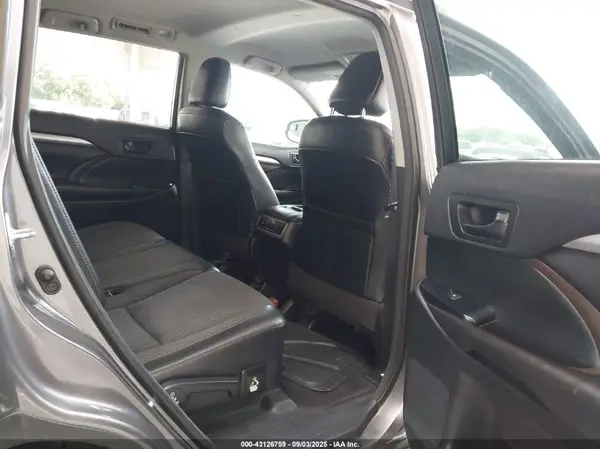 5TDZKRFH9GS176328 2016 TOYOTA HIGHLANDER - Image 8