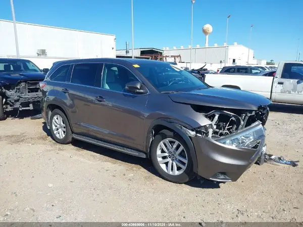 5TDZKRFHXGS140759 2016 TOYOTA HIGHLANDER - Image 1