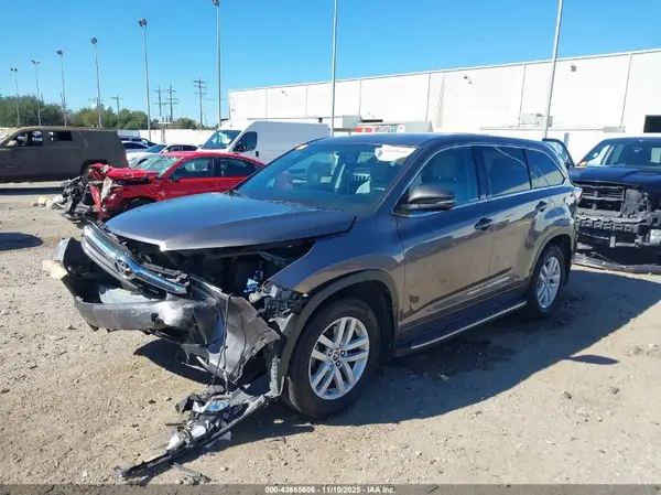 5TDZKRFHXGS140759 2016 TOYOTA HIGHLANDER - Image 2