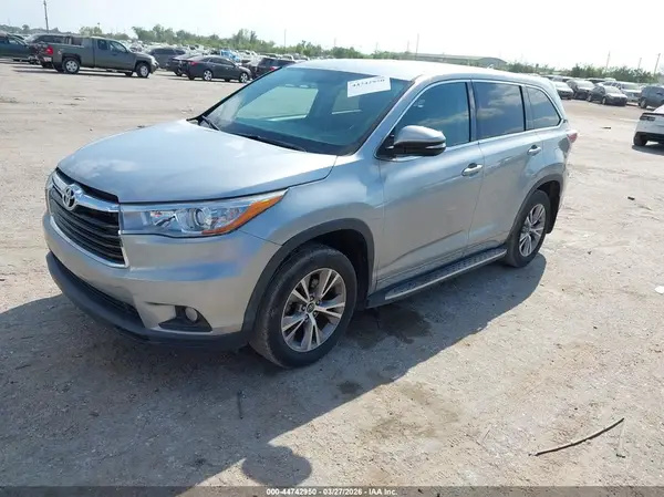 5TDZKRFHXGS154810 2016 TOYOTA HIGHLANDER - Image 2