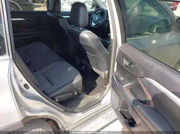 5TDZKRFHXGS154810 2016 TOYOTA HIGHLANDER - Image 8