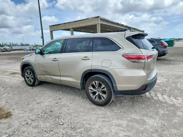 5TDZKRFHXGS163748 2016 TOYOTA HIGHLANDER - Image 2