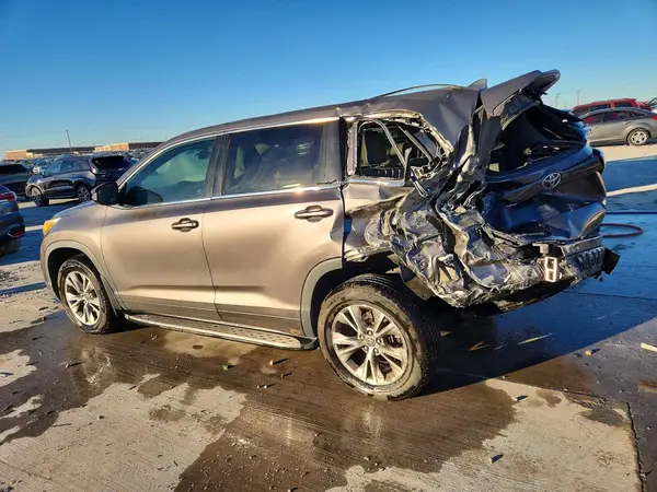 5TDZKRFHXGS170831 2016 TOYOTA HIGHLANDER - Image 2