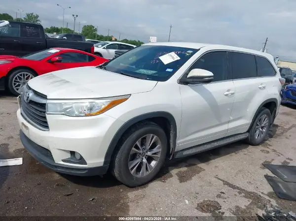 5TDZKRFHXGS173146 2016 TOYOTA HIGHLANDER - Image 2