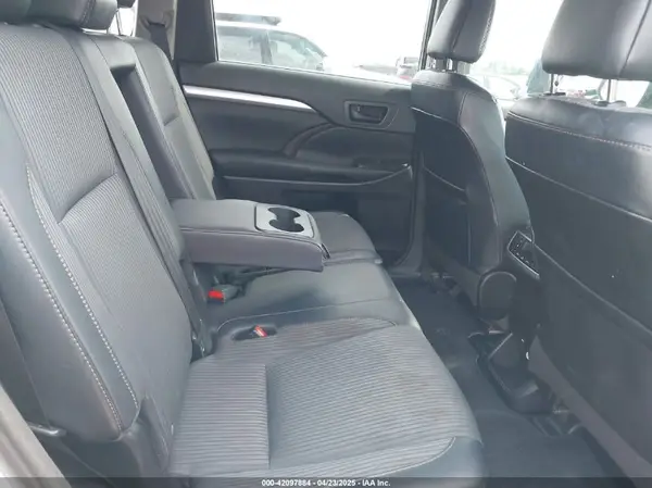 5TDZKRFHXGS173146 2016 TOYOTA HIGHLANDER - Image 8