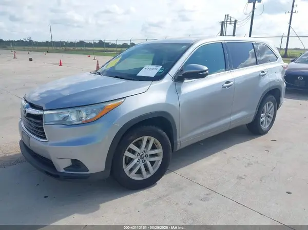 5TDZKRFHXGS179030 2016 TOYOTA HIGHLANDER - Image 2