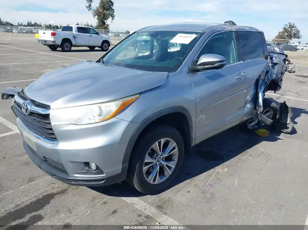 5TDZKRFHXGS185300 2016 TOYOTA HIGHLANDER - Image 2
