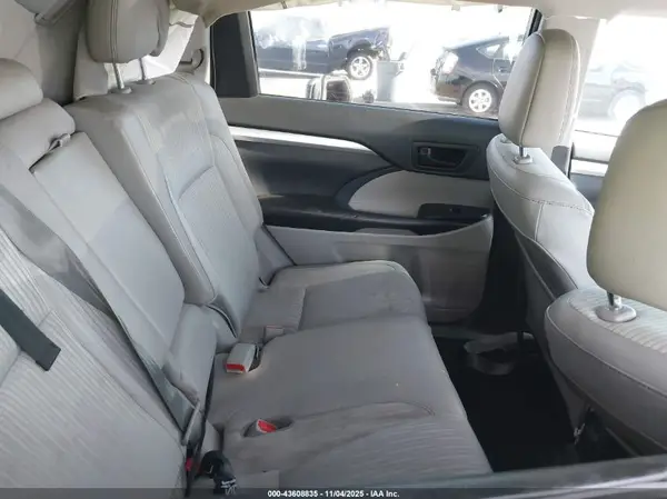 5TDZKRFHXGS185300 2016 TOYOTA HIGHLANDER - Image 8