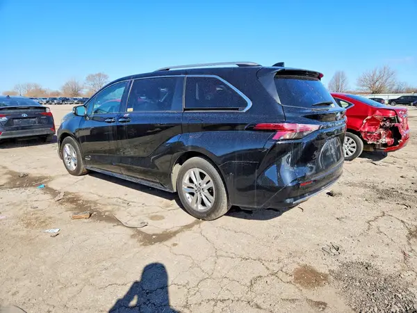 5TDZRKEC2MS018613 2021 TOYOTA SIENNA - Image 2