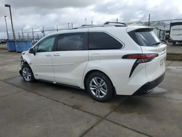 5TDZRKEC2MS026940 2021 TOYOTA SIENNA - Image 2
