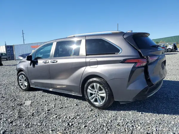 5TDZRKEC2MS033113 2021 TOYOTA SIENNA - Image 2