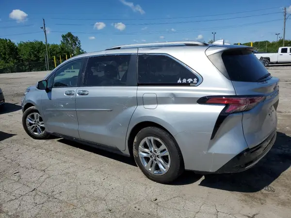 5TDZRKEC2NS080692 2022 TOYOTA SIENNA - Image 2