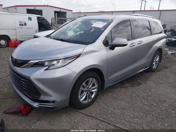 5TDZRKEC2NS095595 2022 TOYOTA SIENNA - Image 2