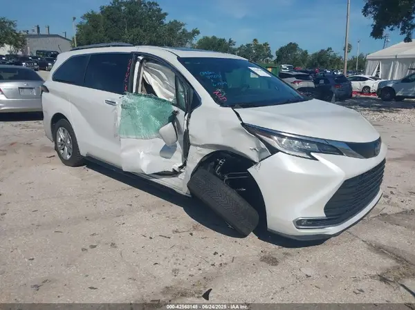 5TDZRKEC2NS117997 2022 TOYOTA SIENNA - Image 1