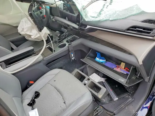 5TDZRKEC2PS178608 2023 TOYOTA SIENNA - Image 8
