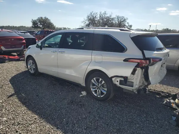 5TDZRKEC2RS192849 2024 TOYOTA SIENNA - Image 2