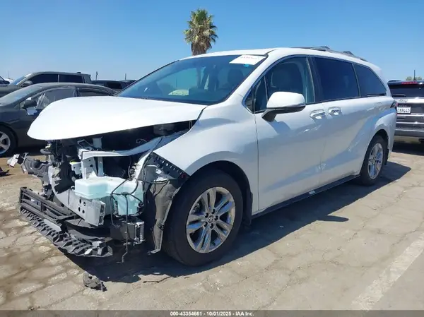 5TDZRKEC2RS218205 2024 TOYOTA SIENNA - Image 2