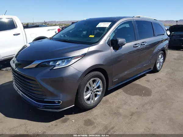 5TDZRKEC3MS002064 2021 TOYOTA SIENNA - Image 2
