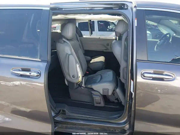 5TDZRKEC3MS002064 2021 TOYOTA SIENNA - Image 8