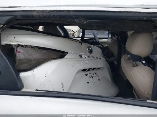 5TDZRKEC3MS010584 2021 TOYOTA SIENNA - Image 8