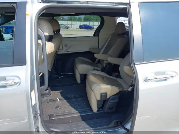 5TDZRKEC3MS040149 2021 TOYOTA SIENNA - Image 8