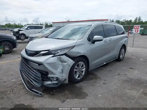 5TDZRKEC3NS075758 2022 TOYOTA SIENNA - Image 2