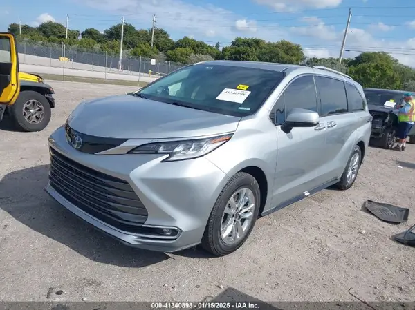 5TDZRKEC3NS083956 2022 TOYOTA SIENNA - Image 2