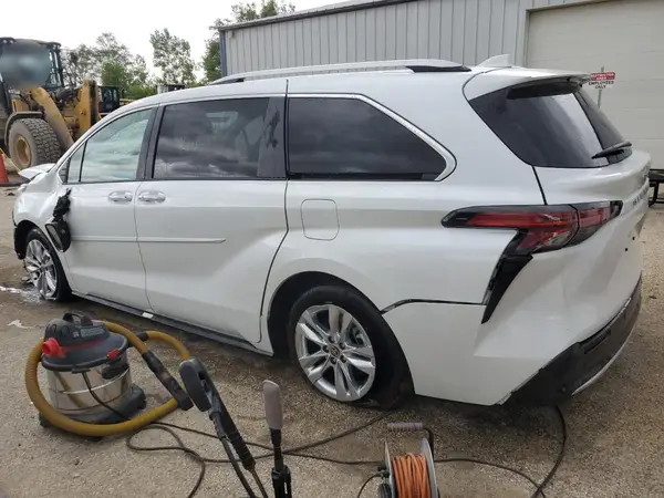 5TDZRKEC3NS092737 2022 TOYOTA SIENNA - Image 2