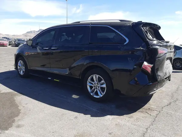 5TDZRKEC3PS168542 2023 TOYOTA SIENNA - Image 2