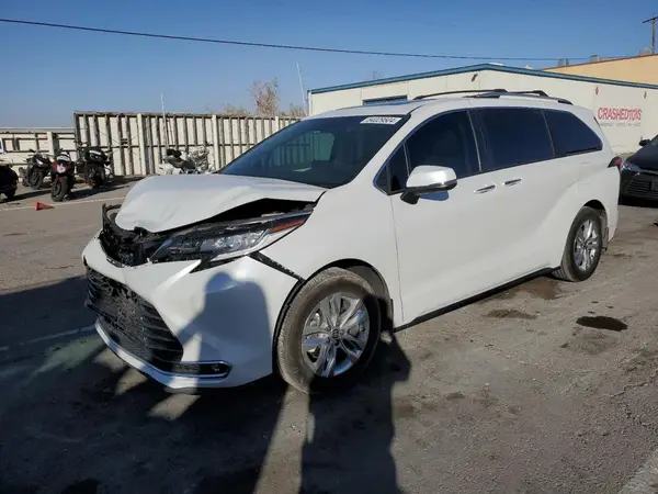 5TDZRKEC3RS200330 2024 TOYOTA SIENNA - Image 1