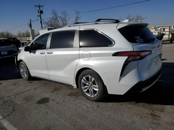 5TDZRKEC3RS200330 2024 TOYOTA SIENNA - Image 2
