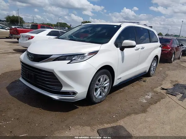5TDZRKEC4MS016233 2021 TOYOTA SIENNA - Image 2